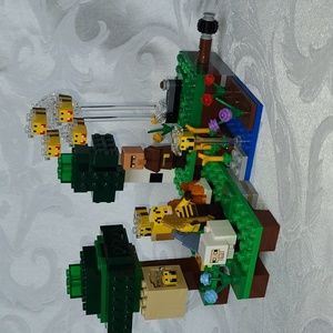 Lego Minecraft 21165 The Bee Farm Pre-Owned